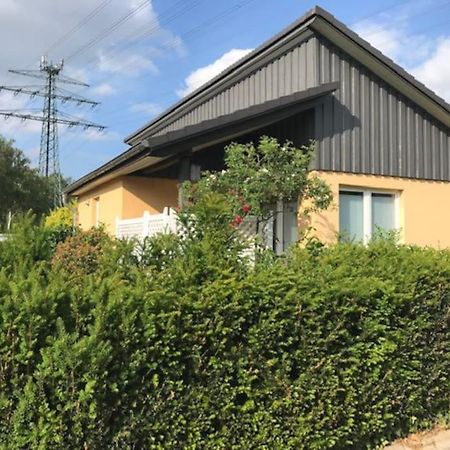 Komfortables Einzelhaus Mit Garten Halstenbek Екстериор снимка