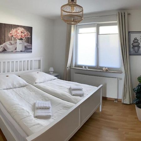 Komfortables Einzelhaus Mit Garten Halstenbek Екстериор снимка