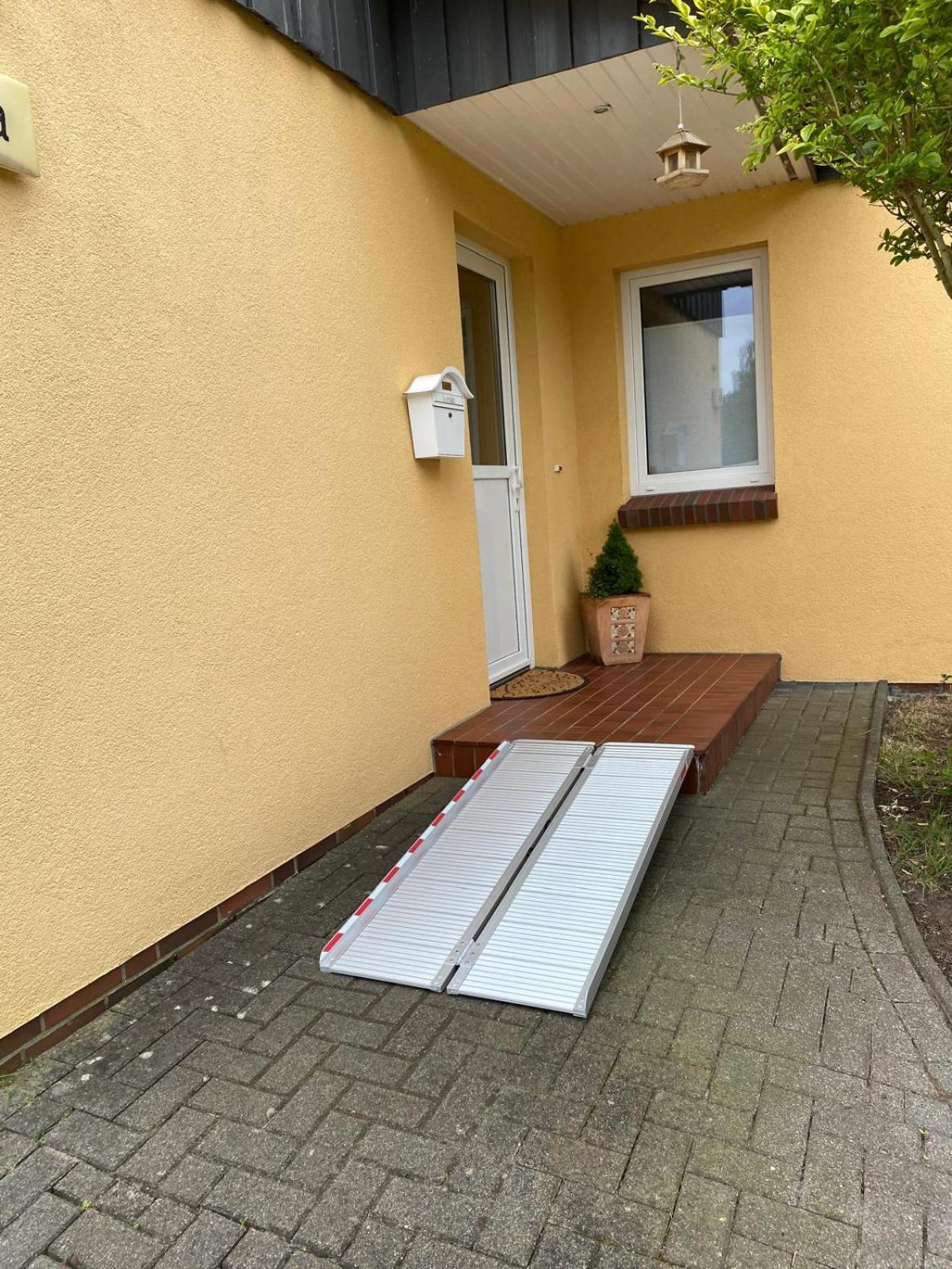 Komfortables Einzelhaus Mit Garten Halstenbek Екстериор снимка