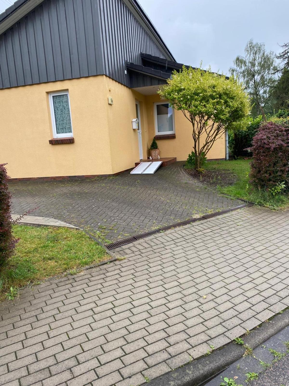 Komfortables Einzelhaus Mit Garten Halstenbek Екстериор снимка